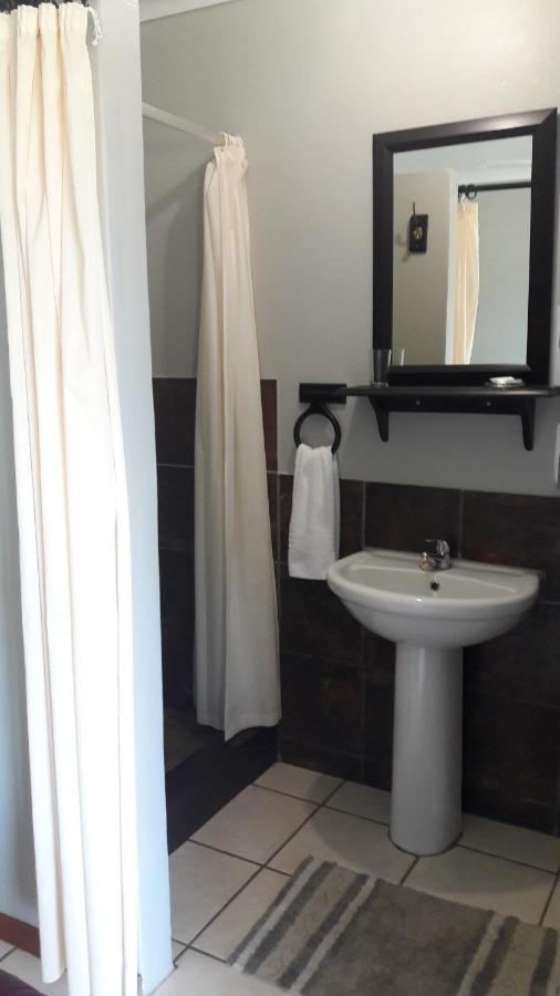 African Sun Guest House Джордж Екстер'єр фото