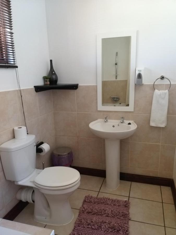 African Sun Guest House Джордж Екстер'єр фото