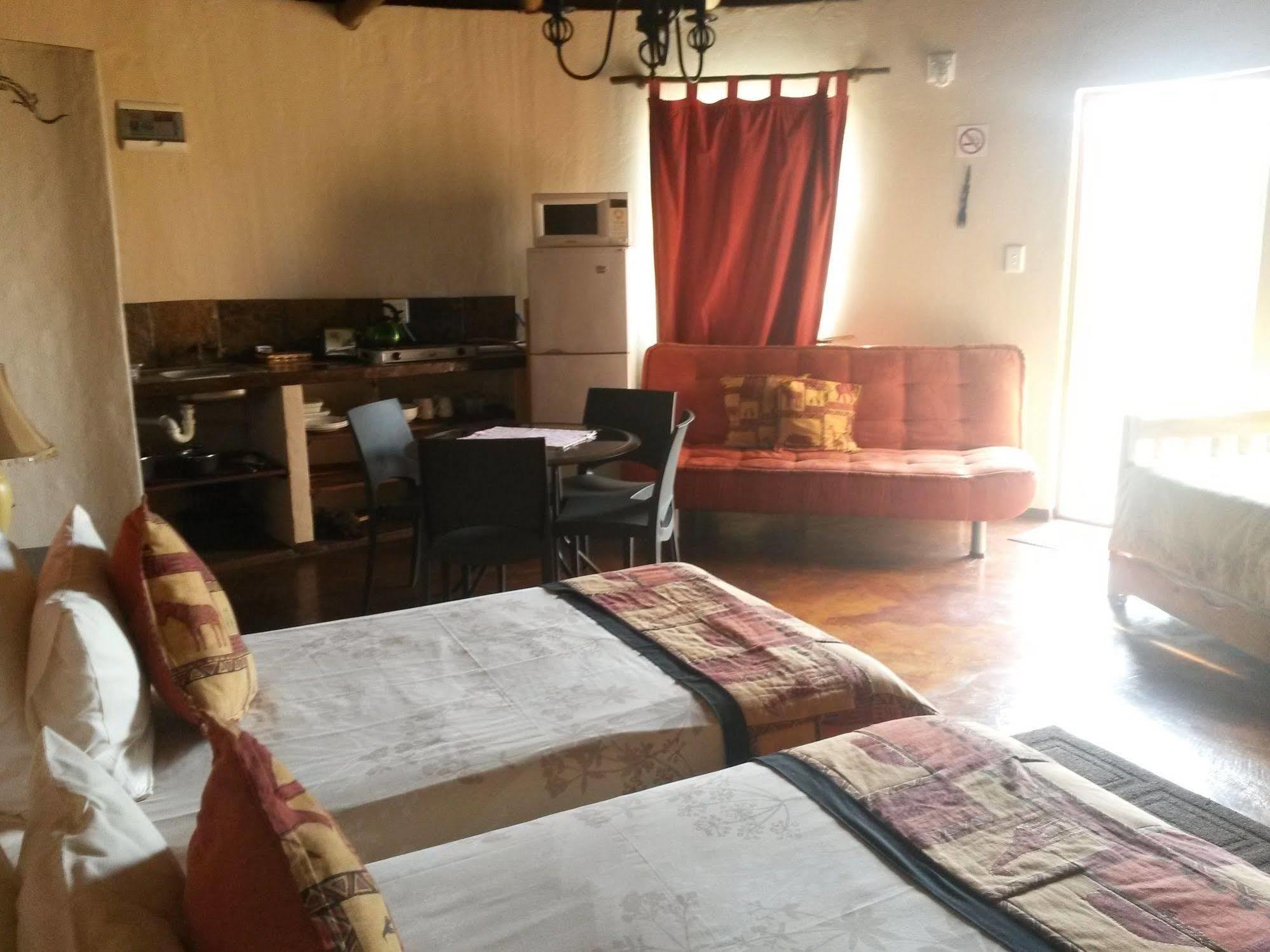 African Sun Guest House Джордж Екстер'єр фото