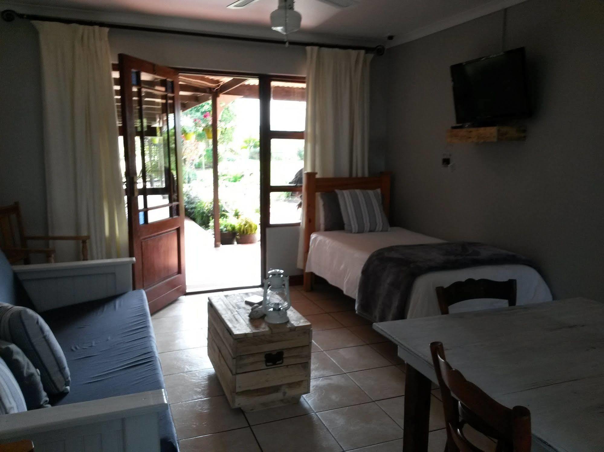 African Sun Guest House Джордж Екстер'єр фото