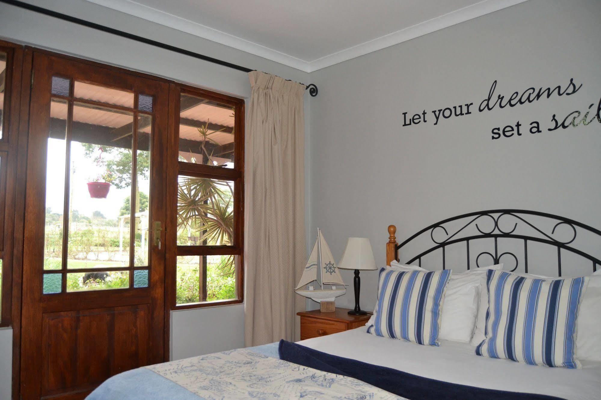 African Sun Guest House Джордж Екстер'єр фото